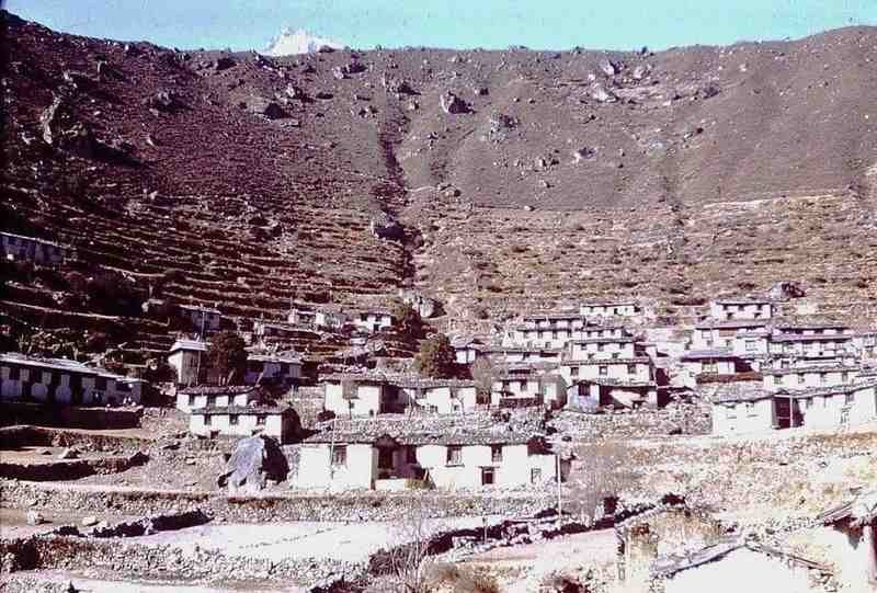 A picture of housing in Namche.